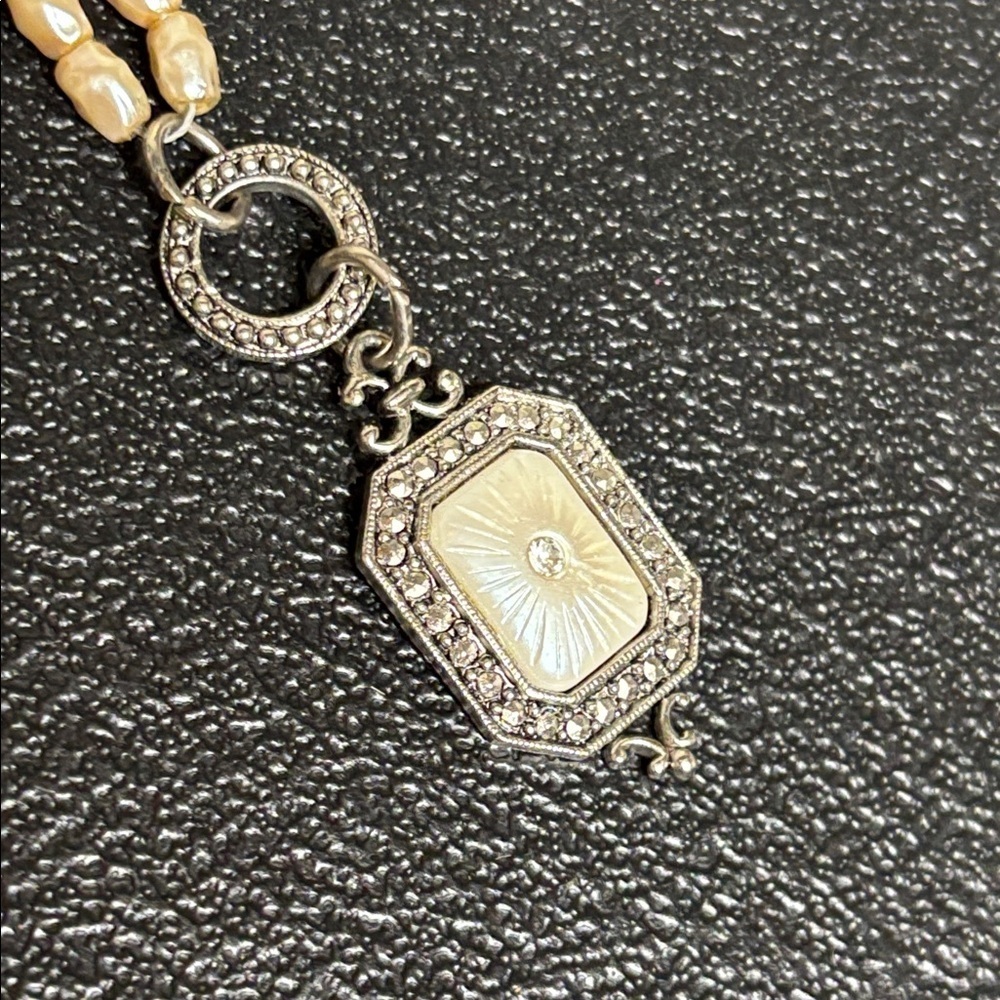 Avon Rice Pearl Mother Of Pearl Toggle Necklace Vintage - Picture 9 of 10